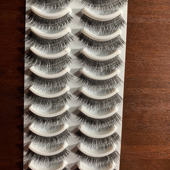 False lashes - Picture 7 of 10